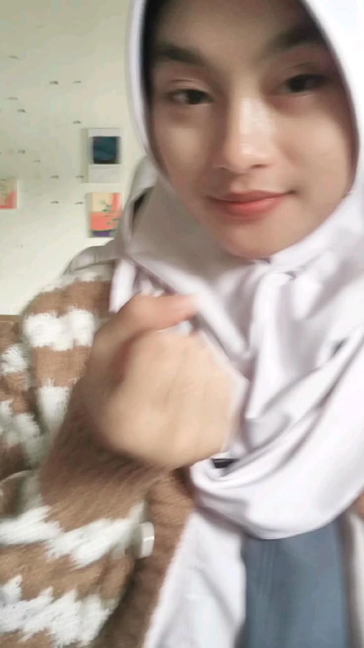 Cewe melet | Asupan bahan crt, Jilbab tobrut, Jilbab cantik