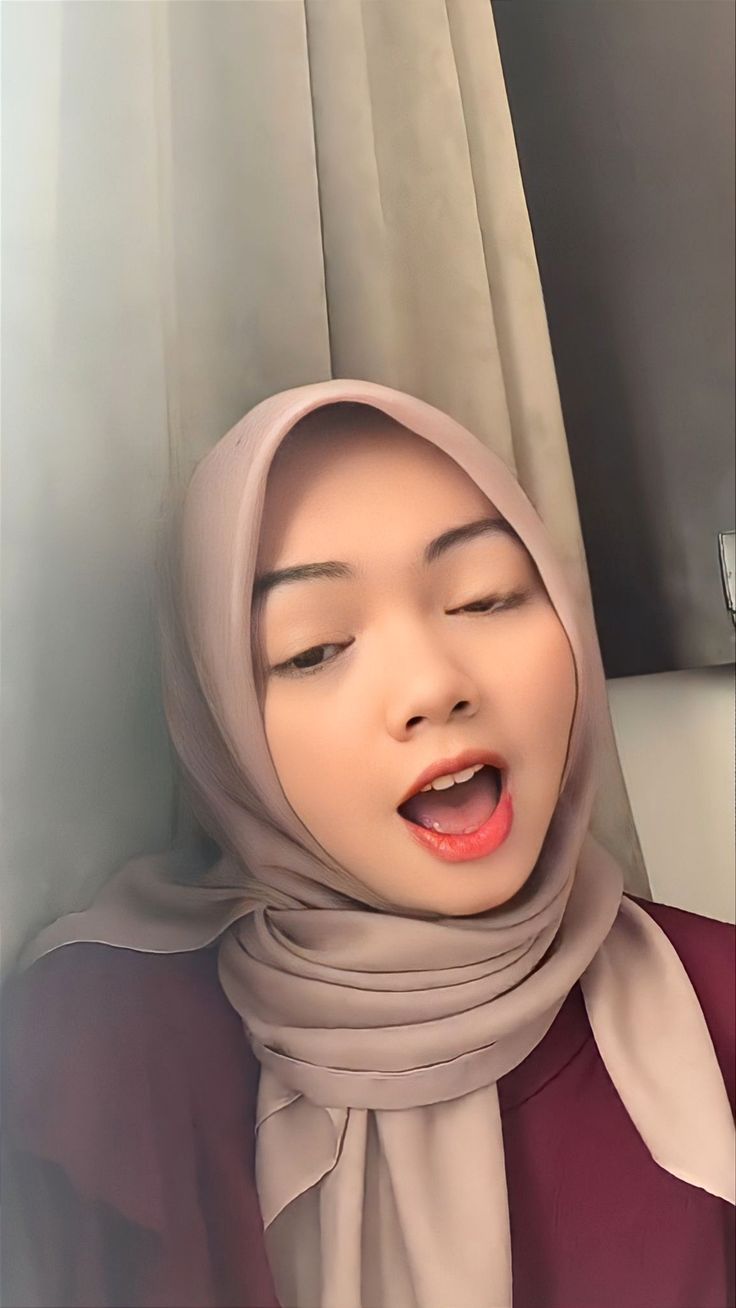Pin oleh cukcuk di delvia abb | Latihan wanita, Jilbab cantik, Wajah