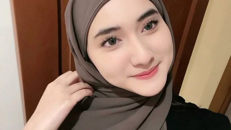 Pin oleh cukcuk di hijab manis | Jubah wanita, Gaya hijab, Gaya wanita