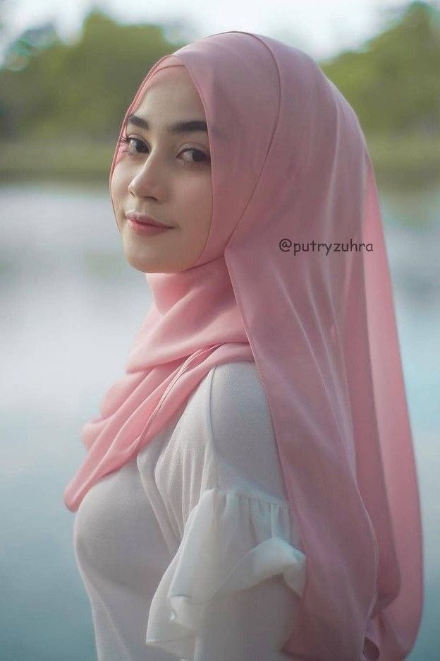 Pin by Othman Bin Saffar on Quick Saves | Beautiful hijab, Hijab ...
