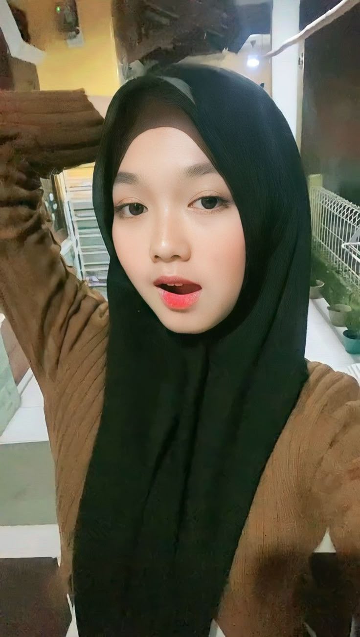 Pin on pap cewe | Beautiful hijab, Beautiful muslim women, Hijabi girl