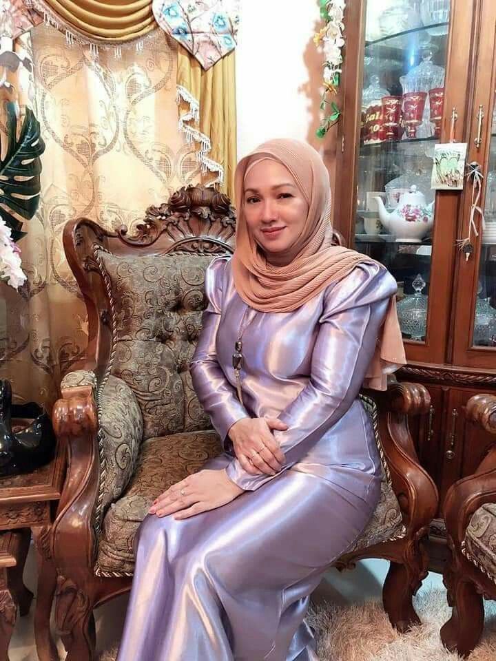 Pin oleh rara diah di bahan bacol hijab | Gaya hijab, Wanita cantik ...