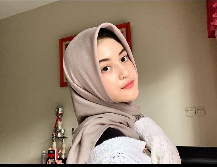 Pin oleh cukcuk di Khsya aura | Gaya hijab, Aksesori wanita, Gaya