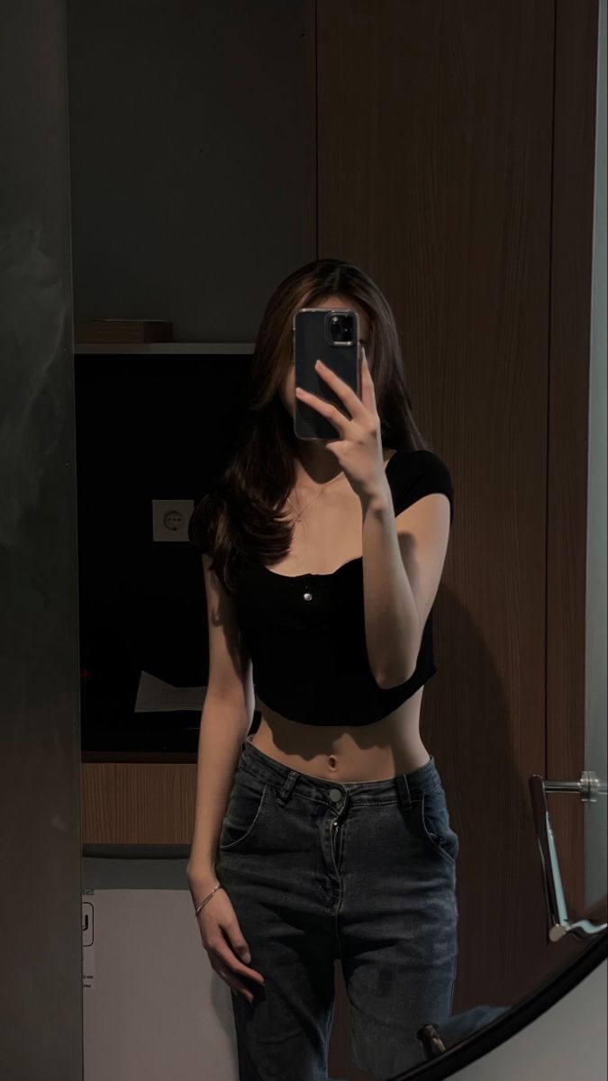 Mirror selfie | Gaya jalanan wanita, Referensi wajah, Fotografi potret diri