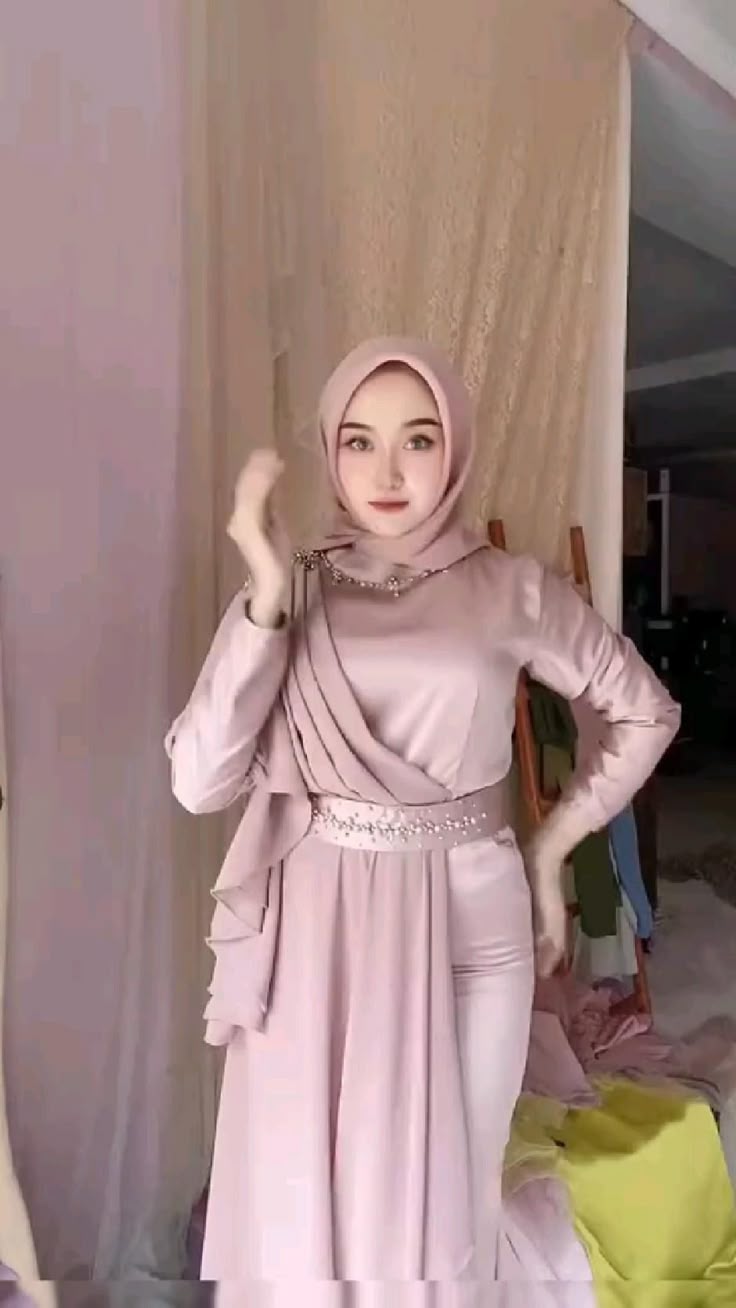 Pin di indonesia di 2024 | Pakaian musim panas wanita, Wanita, Mode wanita