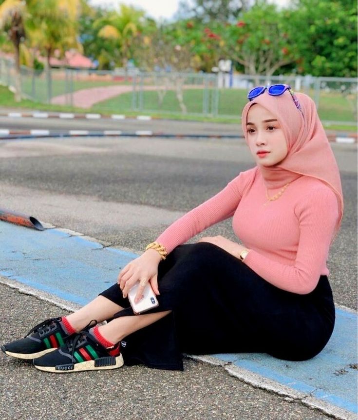 Pin oleh Dika Dika di Bahan coli | Selebriti, Celana panjang wanita ...