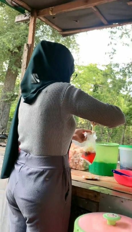 Pin oleh Dika Dika di Bahan coli | Gaya hijab, Perempuan, Gaya