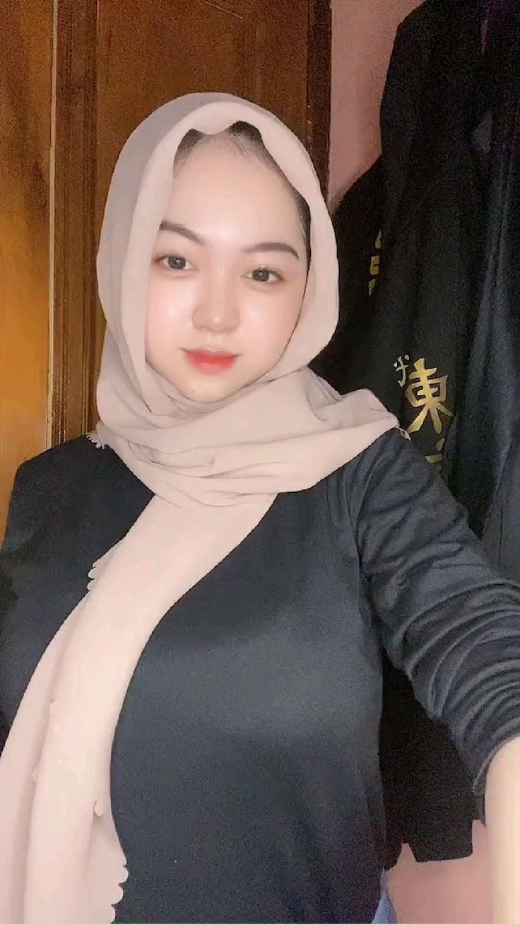 🌹 CUTE 🌹 | Gaya hijab, Wanita berlekuk, Gal gadot