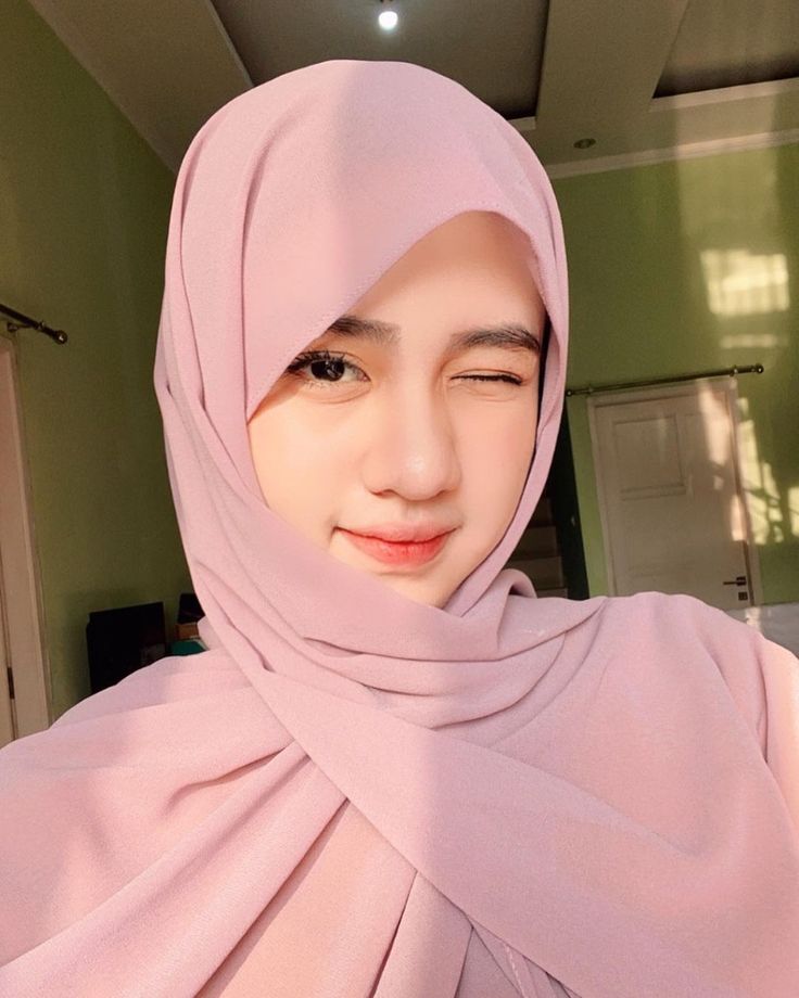 Pin oleh cukcuk di cute face | Sosok perempuan, Wanita, Wanita cantik