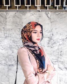 Pin oleh cukcuk di dini | Gaya hijab, Gaya, Wanita