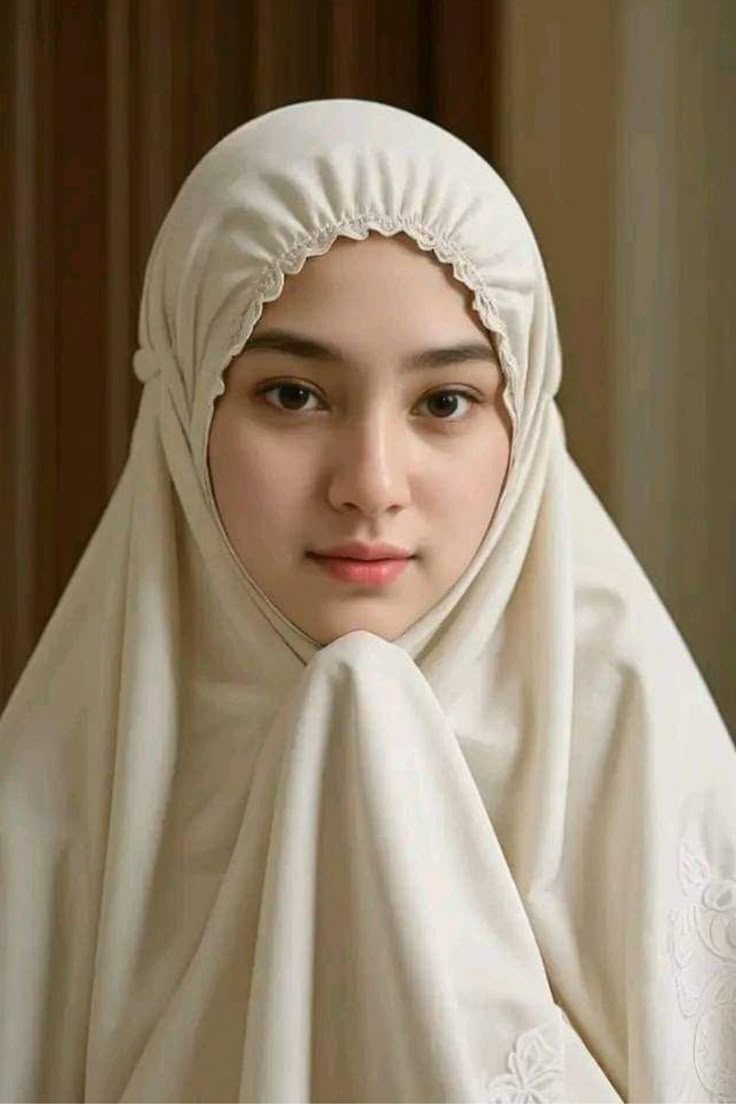 Pin oleh Kia Az di model | Kecantikan, Kursus hijab, Gaya hijab