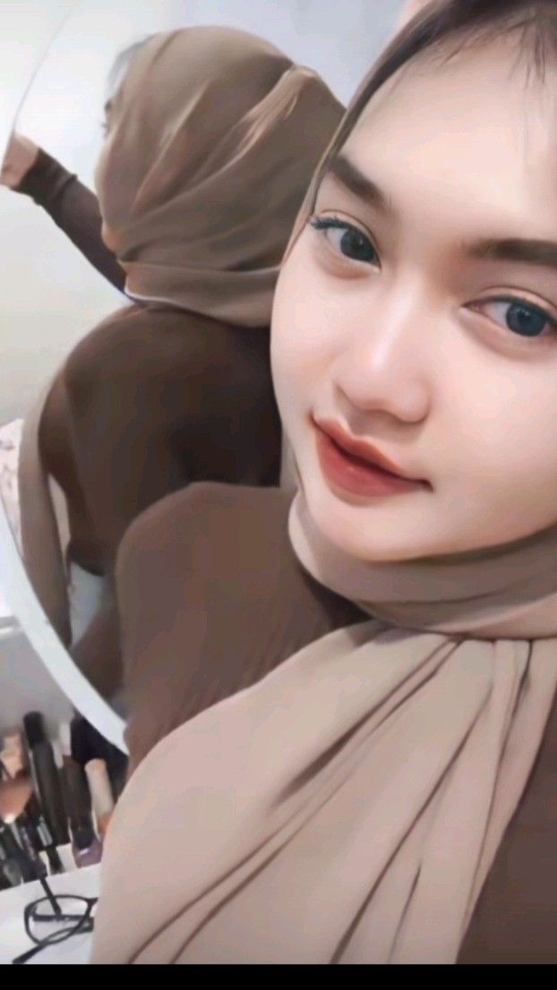 Pin oleh cukcuk di Beautiful hijab | Gadis-gadis cantik, Gadis ...