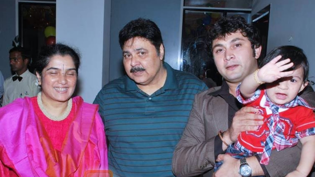 Famous Comedy Actor Satish Shah With His Wife | Children | Biography ...
